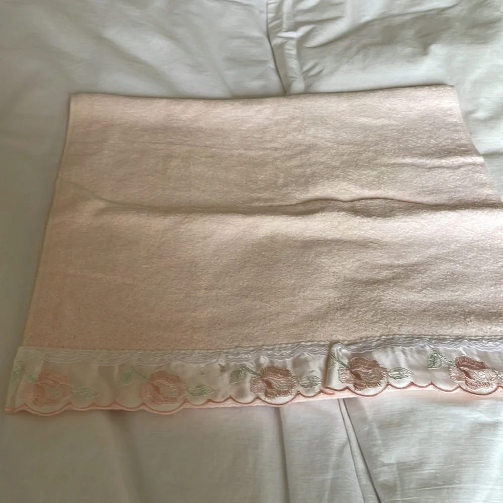 Avanti Hand Towel